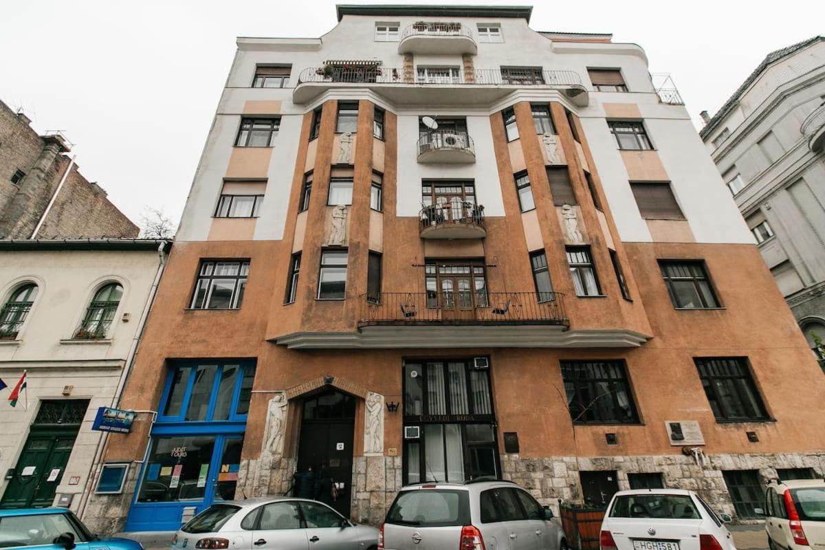 Balaton Apartment Central Будапеща Екстериор снимка
