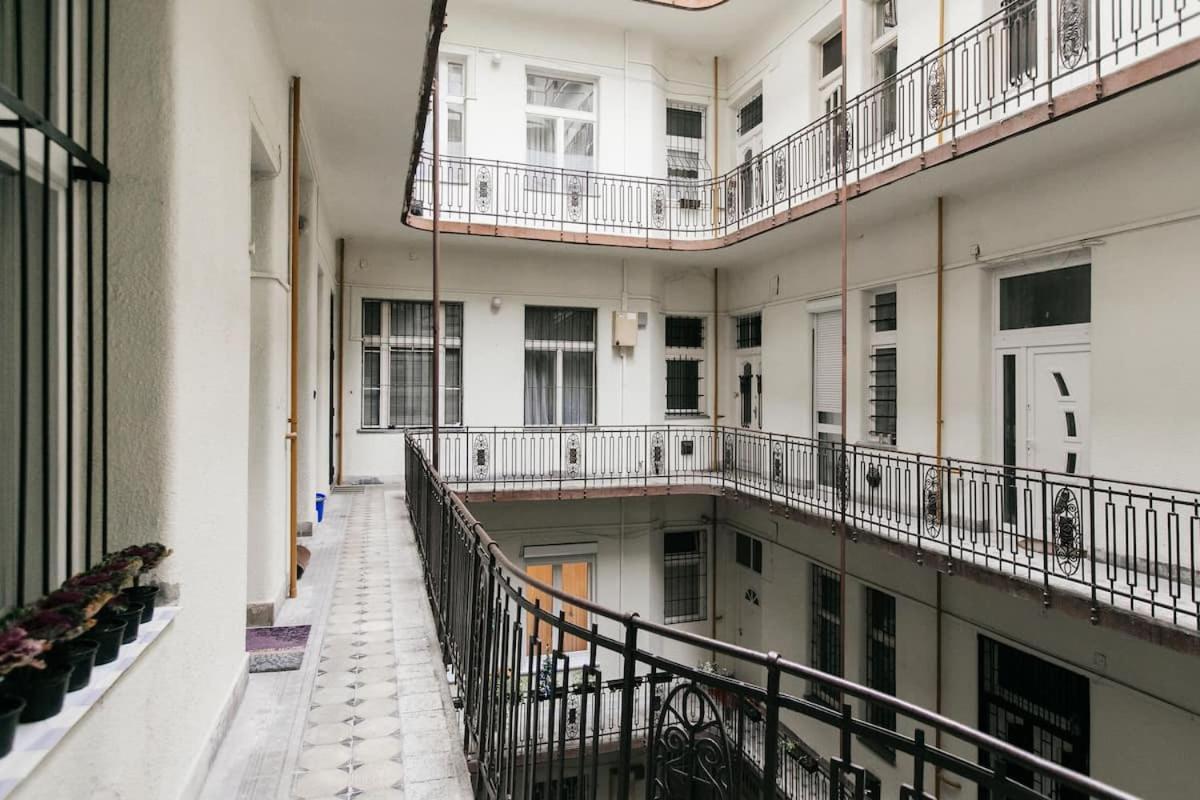 Balaton Apartment Central Будапеща Екстериор снимка